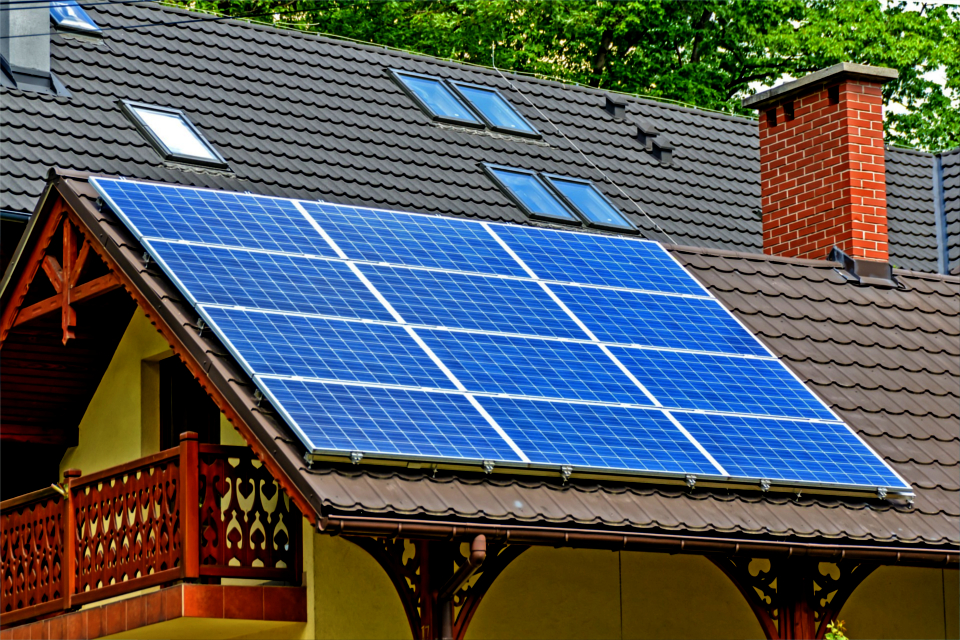 Upevnění fotovoltaických panelů na střechu